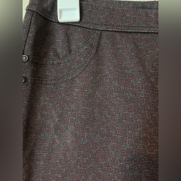 Anthropologie Sanctuary Burgundy & Black Printed Pull-On Ponte Pants NWOT - Picture 2 of 7